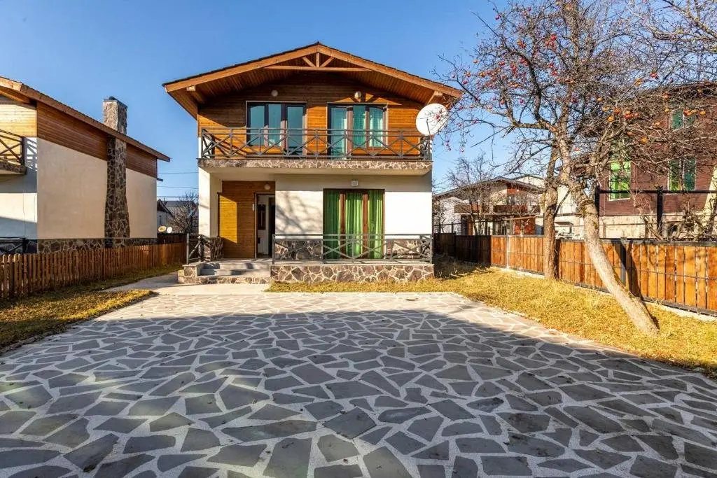Бакуриани: Wehost House In Bakuriani