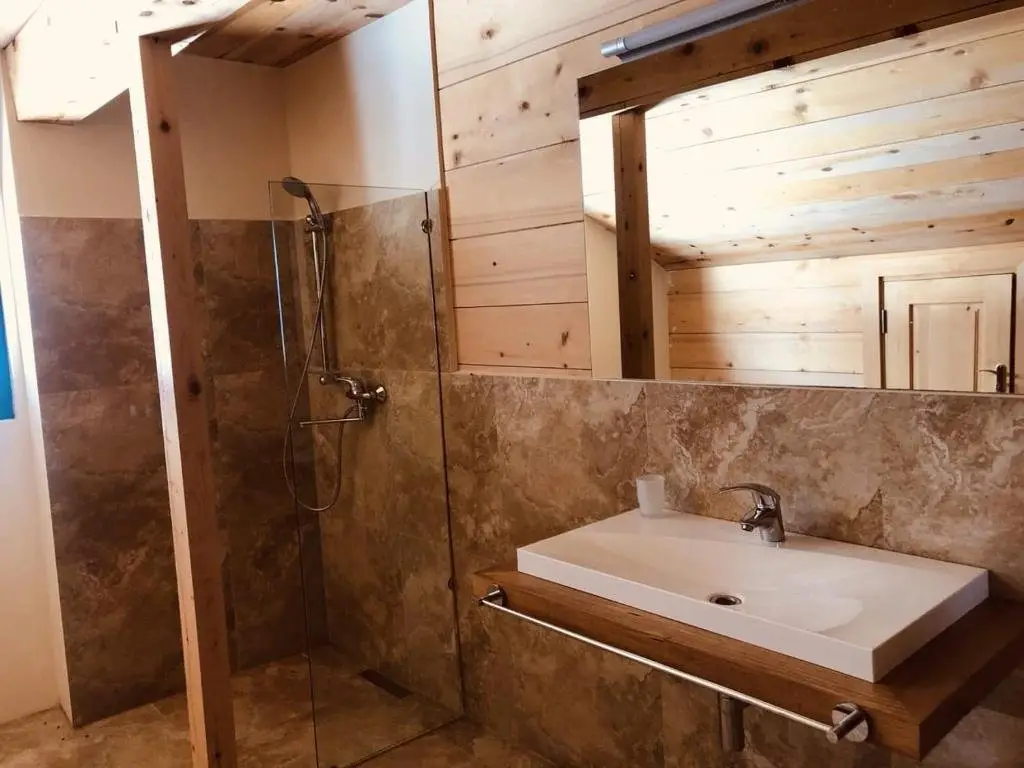 Местиа: Mestia Hotel Zuruldi