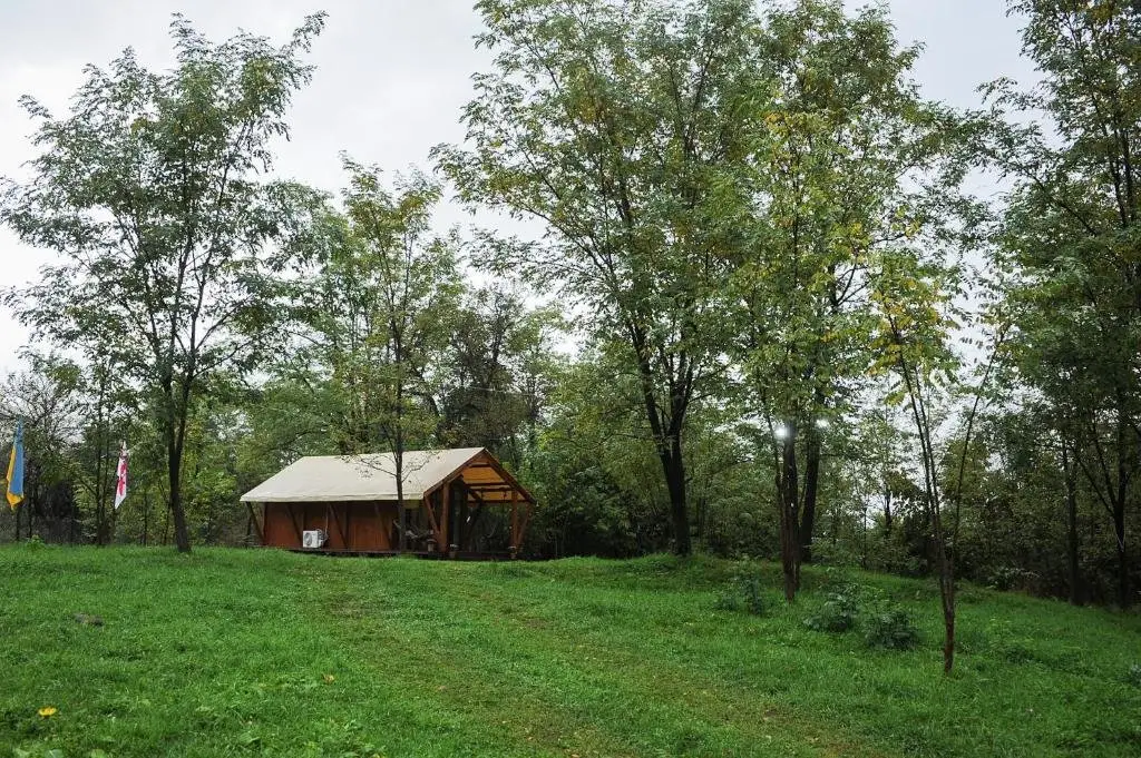 Амбролаури: Jvarisa Glamping