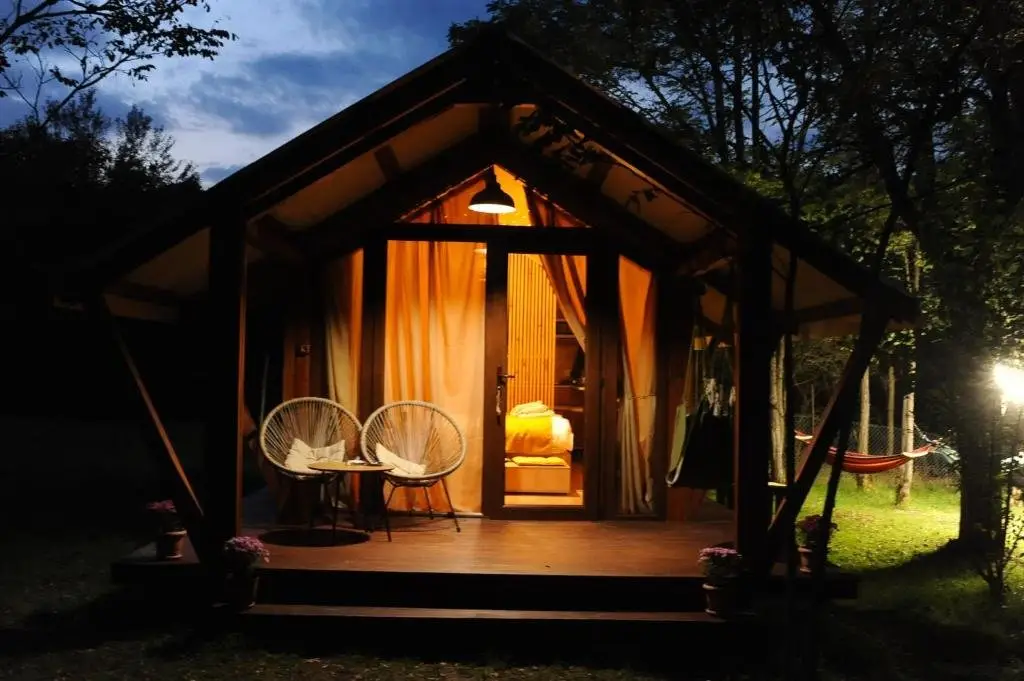 Амбролаури: Jvarisa Glamping