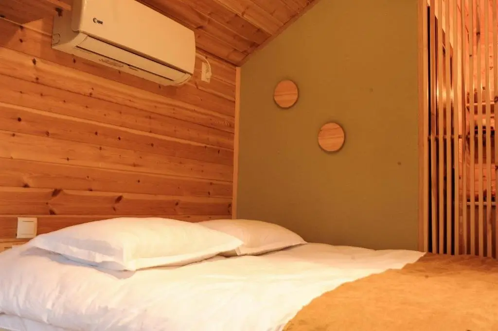 Амбролаури: Jvarisa Glamping