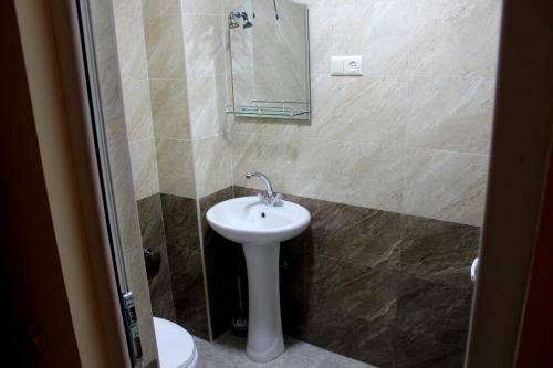 Амбролаури: Traveler's Hotel