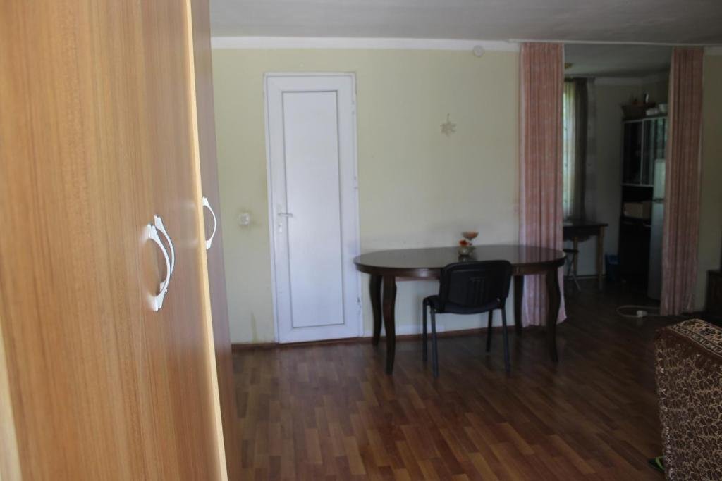 Церовани: Nunuka House