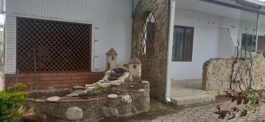 Пересыпь: Гостевой дом Ивушка