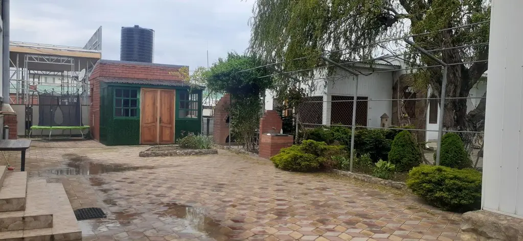 Пересыпь: Гостевой дом Ивушка