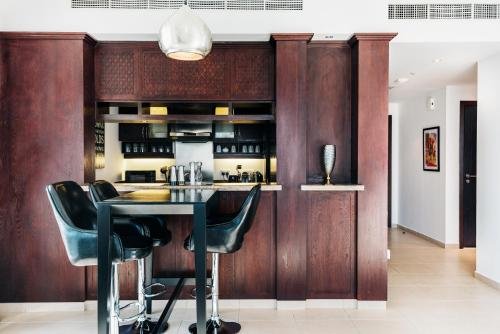 Дубай: One Bedroom Apartment Dubai Fountain & Old Town View by Auberge