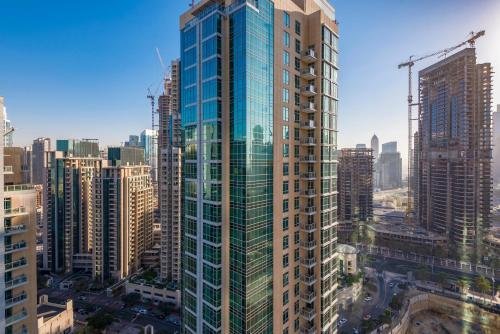 Дубай: One Bedroom Apartment Dubai Fountain & Old Town View by Auberge