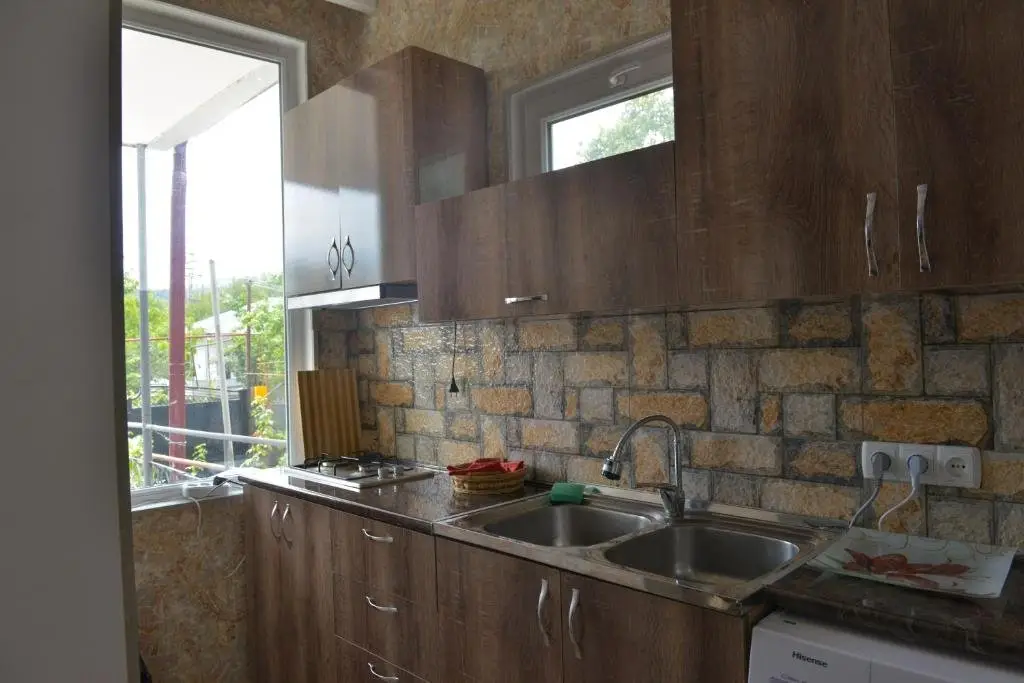 Сурами: Surami Guest House - სახლი სურამში