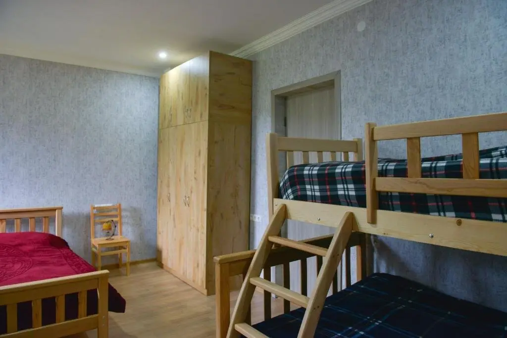 Сурами: Surami Guest House - სახლი სურამში