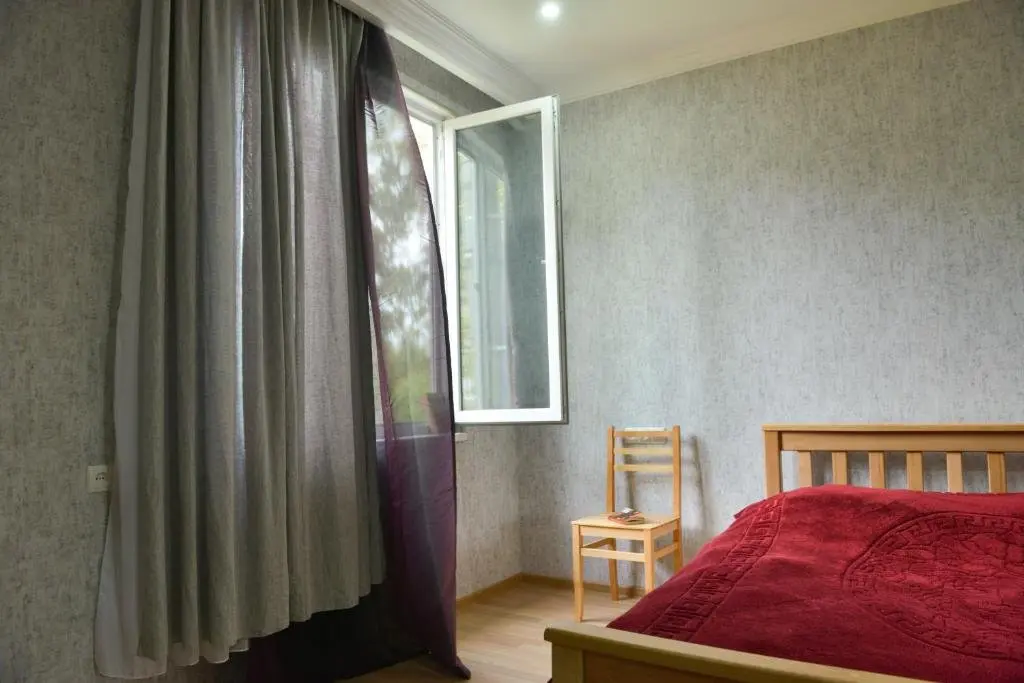 Сурами: Surami Guest House - სახლი სურამში