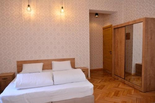 Сурами: smith"s house surami