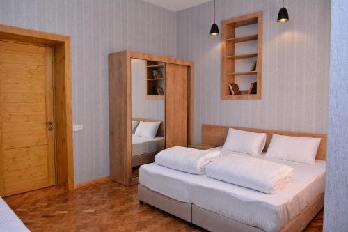 Сурами: smith"s house surami