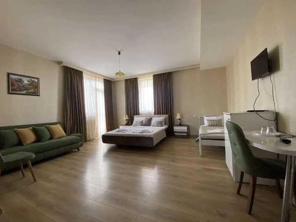 Сурами: Hotel Legiandro Surami