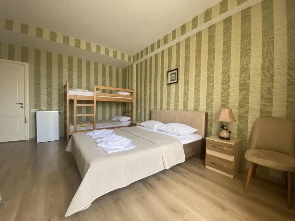 Сурами: Hotel Legiandro Surami