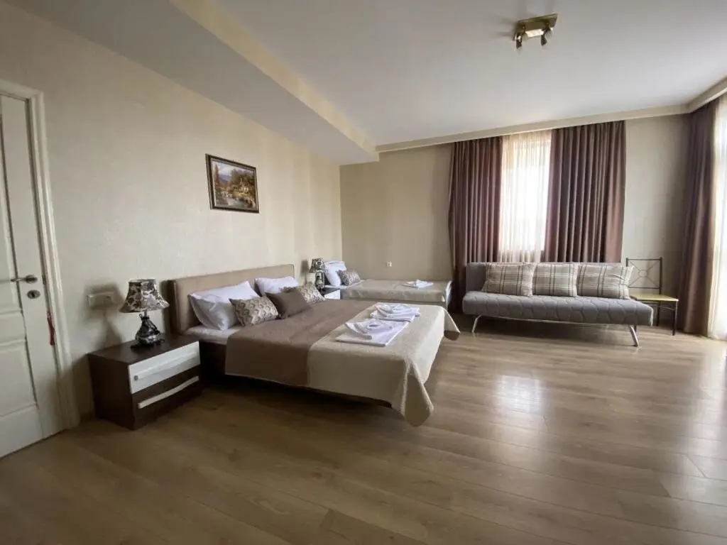 Сурами: Hotel Legiandro Surami