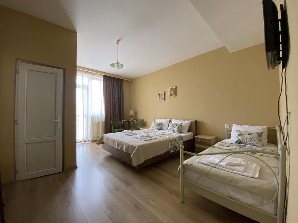 Сурами: Hotel Legiandro Surami