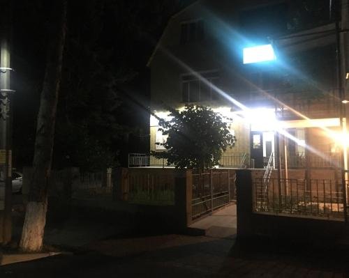 Сурами: Kmg Hotel