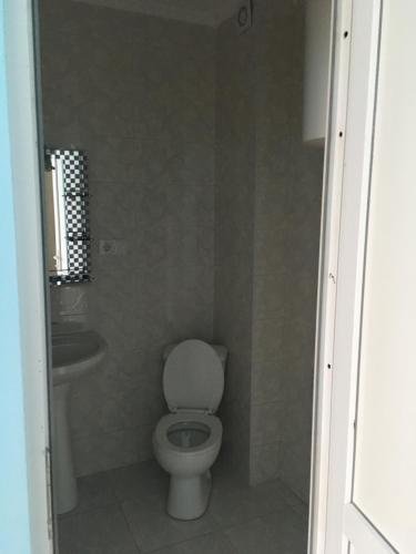Сурами: Kmg Hotel