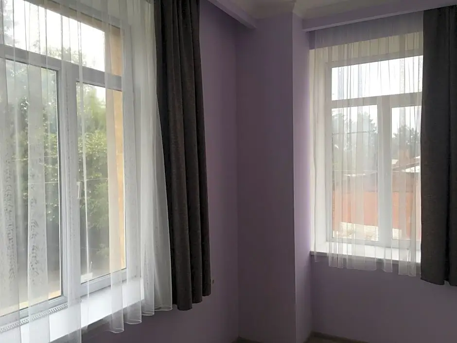 Сурами: Kmg Hotel