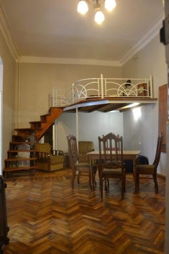 Тбилиси: Home with mezzanine