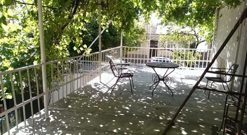 Батуми: Manchos House
