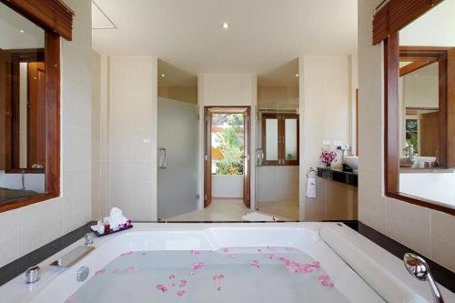 Кату: Villa Yoosook