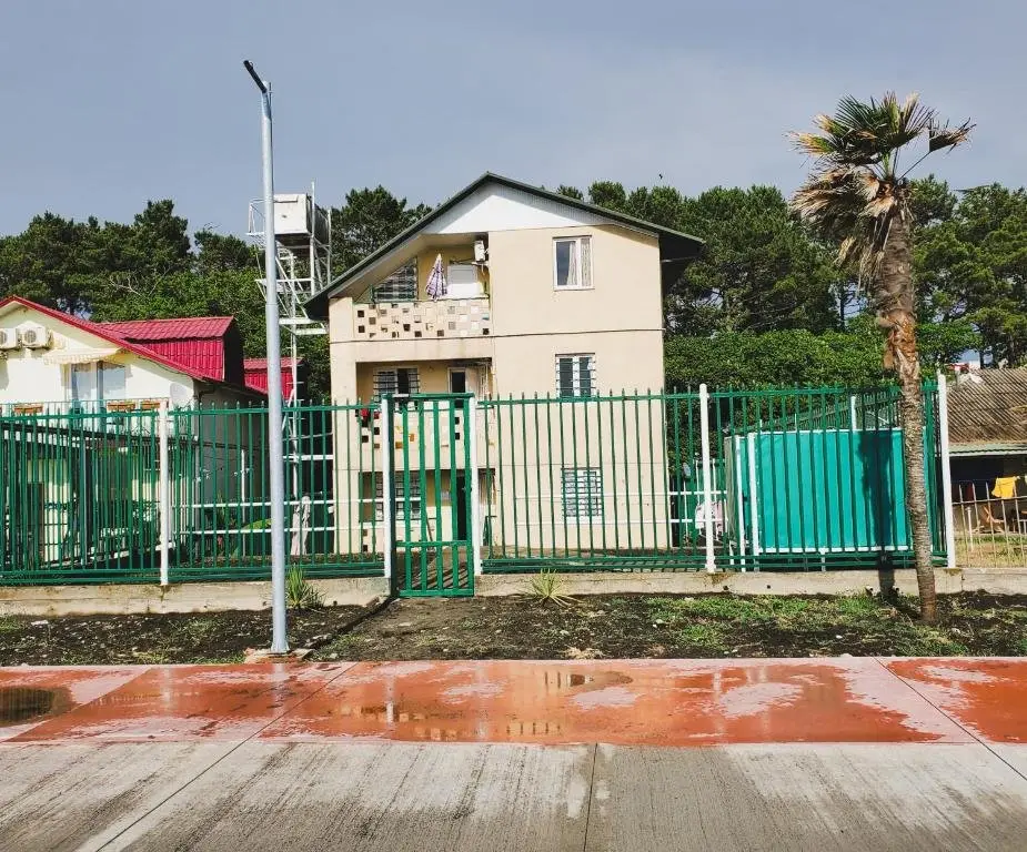 Уреки: Ureki House