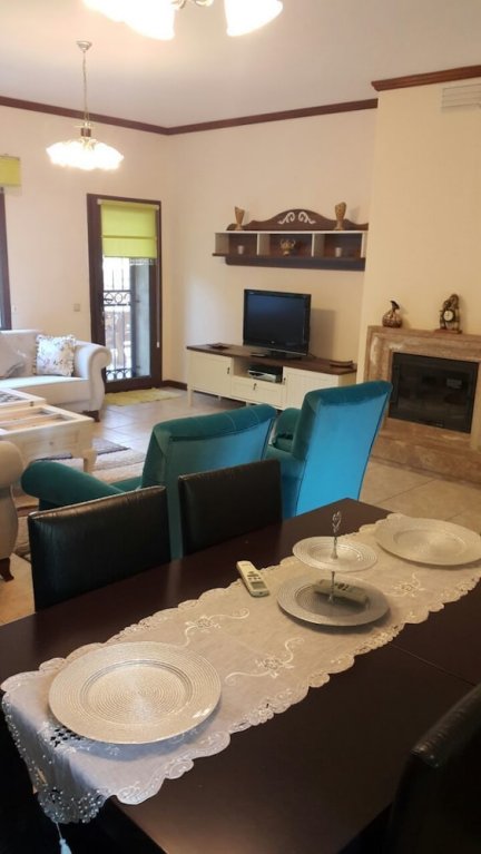 Гюмюшлюк: Important Group Villa Berry