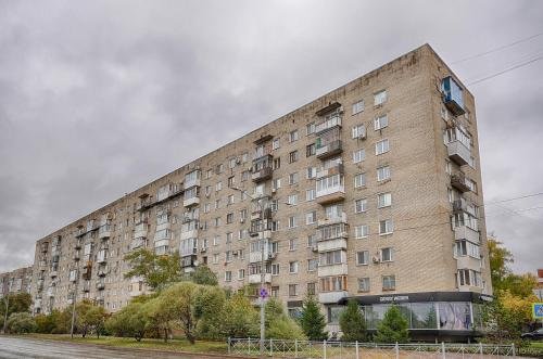 Омск: Omsk Sutki Apartments on Irtyshskaya Naberezhnaya 13