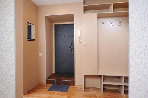 Омск: Omsk Sutki Apartments on Irtyshskaya Naberezhnaya 13