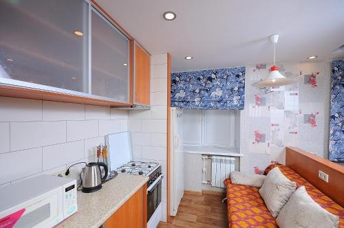 Омск: Omsk Sutki Apartments on Irtyshskaya Naberezhnaya 13