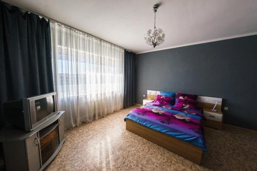 Оренбург: Apartment Purple On Tereshkovoy 10 2