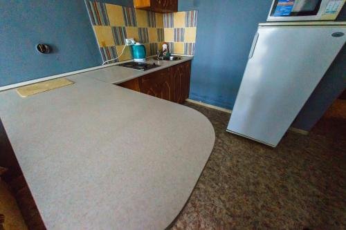 Оренбург: Apartment Purple On Tereshkovoy 10 2
