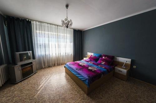 Оренбург: Apartment Purple On Tereshkovoy 10 2