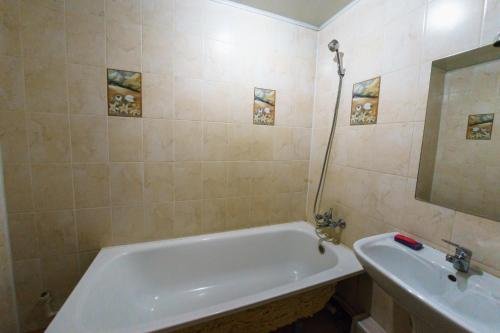 Оренбург: Apartment Red On Ulitsa Tereshkovoy 10 2