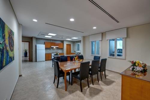 Дубай: J5 Three Bedroom Terrace Apartment Motor City families only