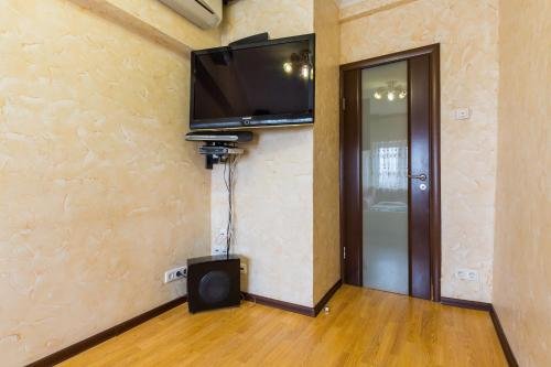 Москва: On Bolshaya Tulskaya Apartment
