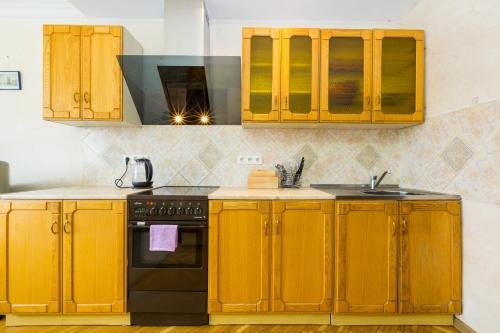 Москва: On Bolshaya Tulskaya Apartment