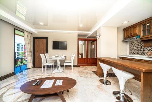 Муанг: Naiharn Condominimum