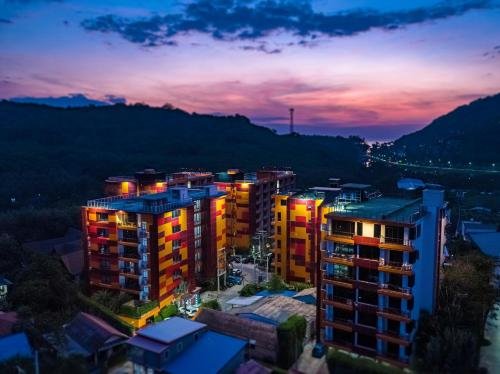 Муанг: Naiharn Condominimum