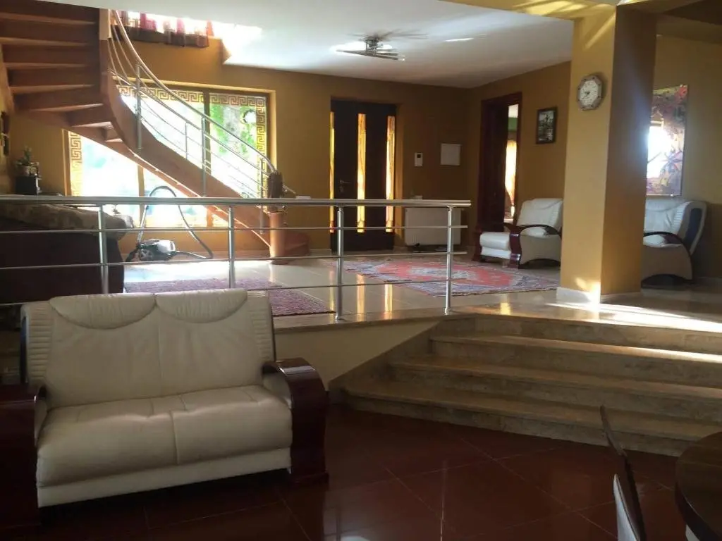 Ананури: Villa Ananuri