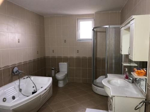 Трабзон: Sadik Villa (Sea View 4 Bedrooms and 4 Bathrooms)