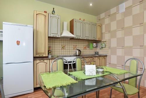 Екатеринбург: Apartment Domashny Uyut on Moskovskaya 77 Deluxe