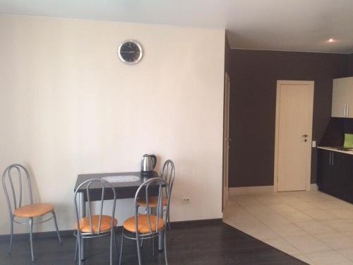 Челябинск: Studio Apartment Bratyev Kashirinykh 10A