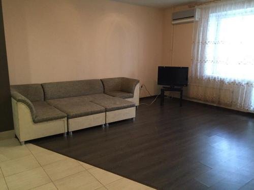 Челябинск: Studio Apartment Bratyev Kashirinykh 10A