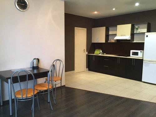 Челябинск: Studio Apartment Bratyev Kashirinykh 10A