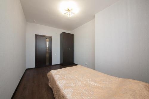 Красноярск: Kvartirov Apartment Shakhterov 42