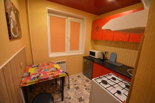 Апатиты: Apartment on Bredova 3