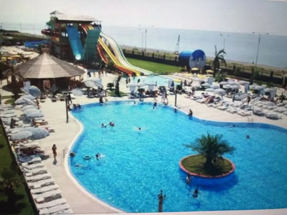 Батуми: Hotel 36 - ORBI Beach Tower Batumi