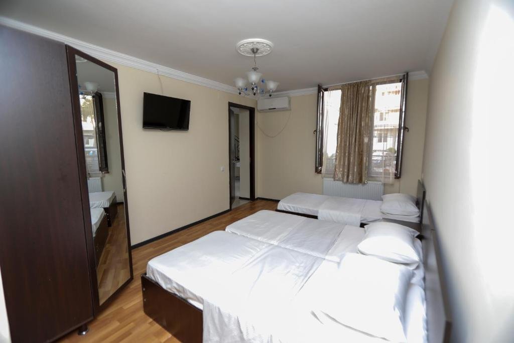 Батуми: Batumi West Hotel